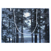 Witte pijnbomen in blauw licht — large cadeautasje (Achterkant)