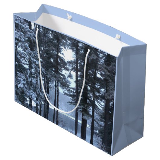 Witte pijnbomen in blauw licht — large cadeautasje (Achterkant Gekanteld)