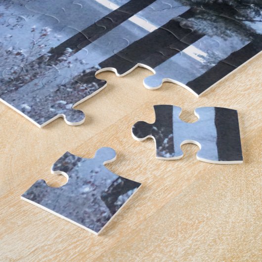 Witte pijnbomen in blauw licht. legpuzzel (Zijkant)