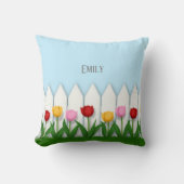 Witte piket hek met tulpen gepersonaliseerd kussen (Voorkant)
