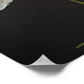 Witte pioenbloem met groene bladeren op donkere ru poster (Hoek)