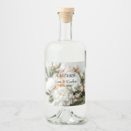 Witte pioenen boeket met kant likeurfles etiket