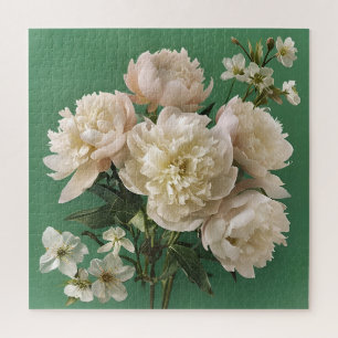 Witte pioenen met voorjaarsbloemen op groen legpuzzel