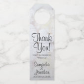 Witte Pioenrozen Modern Schrift Trouw Dankjewel Flessenhanger (Voorkant)