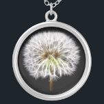 Witte Plant van de Dandelion Zilver Vergulden Ketting<br><div class="desc">Voor meer als dit, bezoek Over dit ontwerp: Het dandelion is een eeuwenlang, kruidachtig plant met lange, lans-vormige bladeren. Ze zijn zo diep getand, dat ze het plant zijn naam gaven in het Oud Frans: Dent-de-lion betekent leeuwand in het Oude Frans. De bloemkop kan veranderen in de vertrouwde, witte, globale...</div>