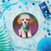 Witte poel met kreukeloortjes op regenboogsparren papieren bordje (Feest)