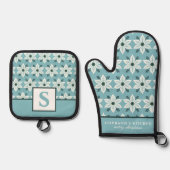 Witte Poinsettia op Blauwe Bloemen Monogrammed Ovenwant & Pannenlap Set (Voorkant)