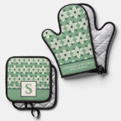 Witte Poinsettia op Groene Bloemen Monogrammed Ovenwant & Pannenlap Set (Voorkant / Achterkant)