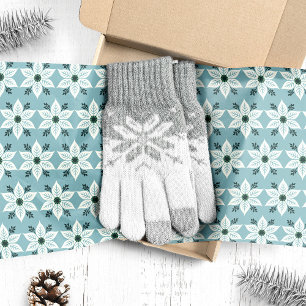 Witte poinsettia's op blauwe kerst tissuepapier