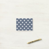 Witte polakkruisen op blauw-grijs post-it® notes (Op bureau)
