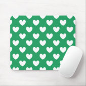 Witte polka harten op Kelly green Muismat (Met muis)