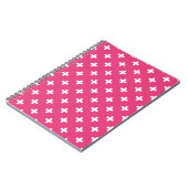 Witte polka kruist op fuchsia notitieboek (Linkerzijde)