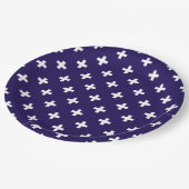 Witte polka kruist op marineblauw papieren bordje (Gekanteld)