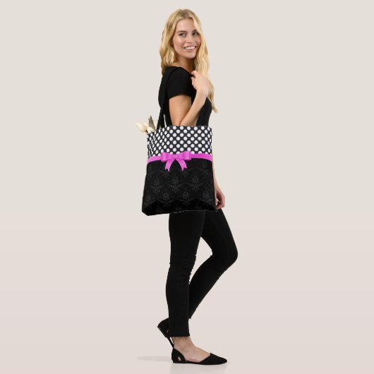 Witte polka stippen en zwart leer kijken tote bag (Op model)