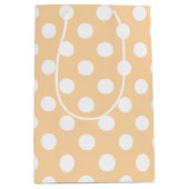 Witte polka-stippen op beige medium cadeauzakje (Voorkant)
