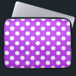 Witte polka-stippen op helder paars laptop sleeve<br><div class="desc">Witte polka-stippen op helder paars</div>