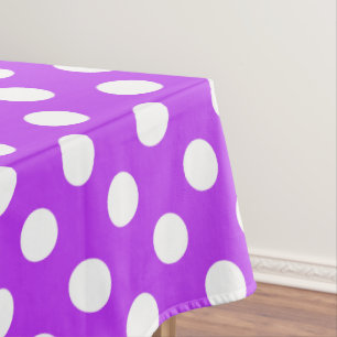 Witte polka-stippen op helder paars tafelkleed