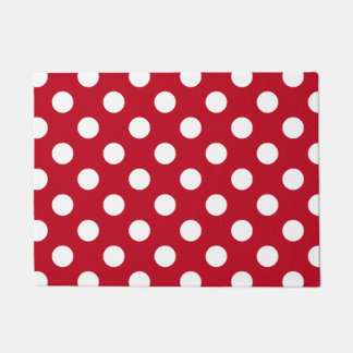 Witte polka stippen op rood deurmat