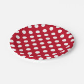 Witte polka stippen op rood papieren bordje (Gekanteld)