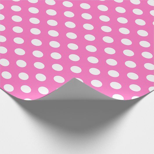 Witte polka stippen op roze cadeaupapier (Hoek)