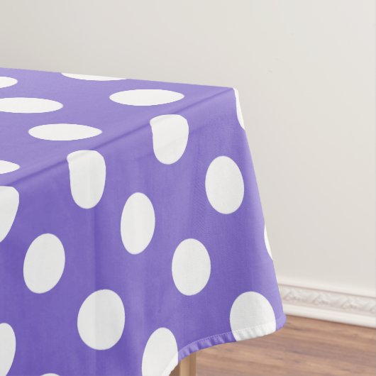 Witte polkstippen op de rand tafelkleed (Voorbeeld)