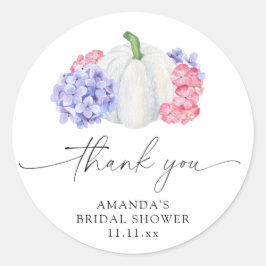 Witte pompoen en hortensia bloemen bruidsdouche ronde sticker