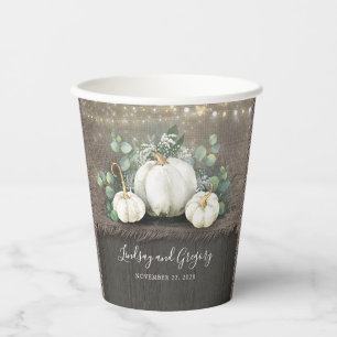 Witte pompoenen en rustieke landelijke jute herfst papieren bekers