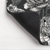 Witte pony bloemen op donkergrijs muismat (Hoek)