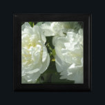 Witte pony's cadeaudoosje<br><div class="desc">klassieke romantische peonies - foto van H Cooper</div>