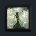 Witte pony's cadeaudoosje<br><div class="desc">klassieke romantische peonies - foto van H Cooper</div>
