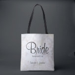 Witte pony's & Reflecterende Hearts Wedding Bride Tote Bag<br><div class="desc">Deze mooie canvas tas is perfect voor de ster van het show, de Bride. Het is ontworpen als onderdeel van onze White Reflections Wedding Suite en bevat zwarte tekst op een achtergrond van het reflecteren van witte pony-bloemen en in reliëf gemaakte harten. De tekst is volledig aanpasbaar en luidt: Bride,...</div>
