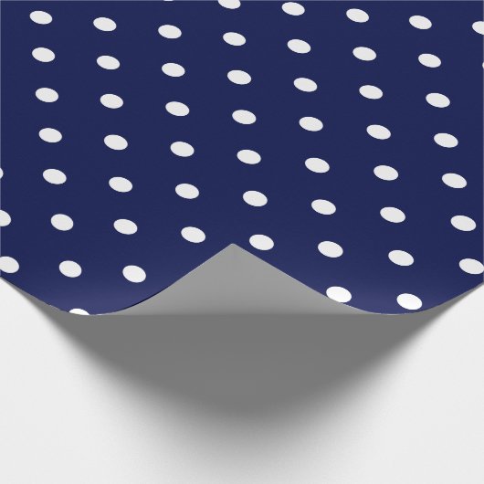 Witte pooldot op marineblauw grote ruimte cadeaupapier (Hoek)