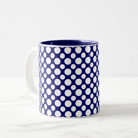 Witte pooldots op blauwe koffie Mok (Voorkant links)