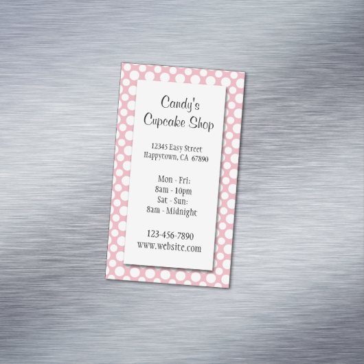 Witte poolpunten op roze aangepaste Visitekaartje Magnetisch Visitekaartje (Voorbeeld)