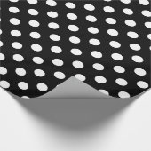 Witte poolpunten op zwarte achtergrond cadeaupapier (Hoek)