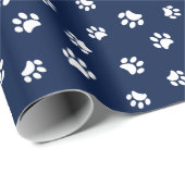 Witte pootafdrukkenpatroon op blauw cadeaupapier (Rol Hoek)