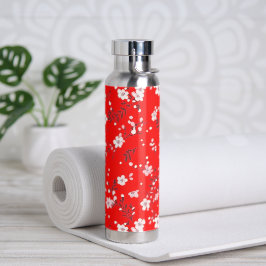 Witte posies op rood waterfles