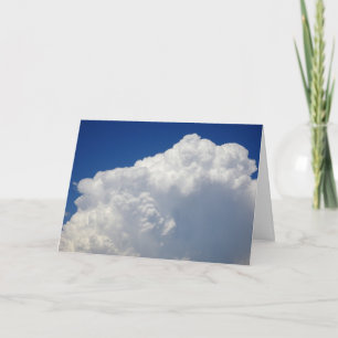 Witte Puffy Clouds in Blue Sky Background Kaart