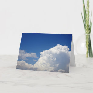 Witte Puffy Clouds in Blue Sky Background Kaart