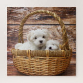 Witte Puppies in een mand Legpuzzel (Verticaal)