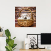 Witte Puppies in een mand Poster (Thuiskantoor)