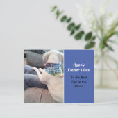 Witte puppy Dog met kleurrijk karf blauw Briefkaart (Staand voorkant)