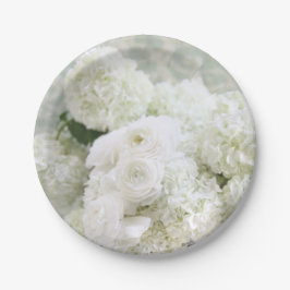 Witte ranunculus en hydrangeas papieren bordje
