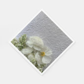 Witte ranunculus en lijnen met tekstruimte wodin servet (Hoek)