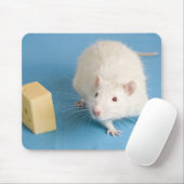 Witte rat en een stuk kaas muismat (Met muis)
