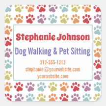 Witte regenboogkleurige verfdrukken Hond Wandelend