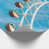 Witte reuzenrad onder duidelijke hemel in de ochte cadeaupapier (Hoek)