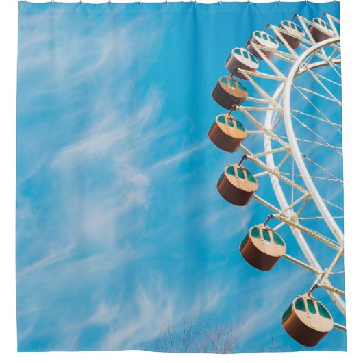 Witte reuzenrad onder duidelijke hemel in de ochte douchegordijn (Voorkant)