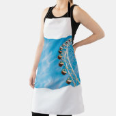 Witte reuzenrad onder duidelijke hemel in de ochte schort (Insitu)