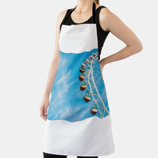 Witte reuzenrad onder duidelijke hemel in de ochte schort (Insitu)